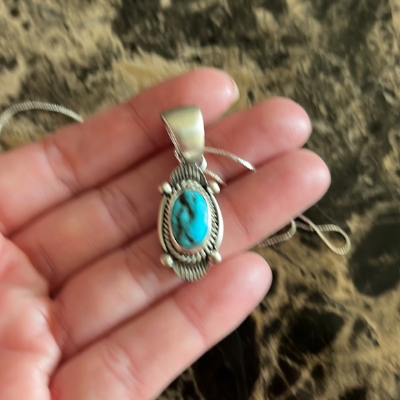 turquoise stone necklace - Picture 2 of 4
